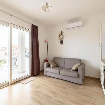 A Due Passi Dal Mare, Con Ampio Giardino Apartman