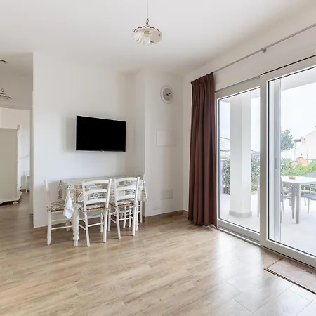 Apartman A Due Passi Dal Mare, Con Ampio Giardino *