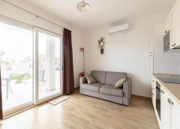 A Due Passi Dal Mare, Con Ampio Giardino Apartman